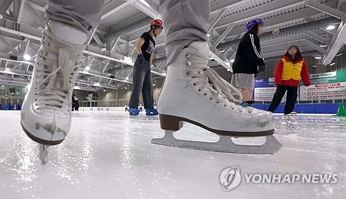 과천시민회관 빙상장서 일산화탄소 누출…6시간 배연작업(종합)