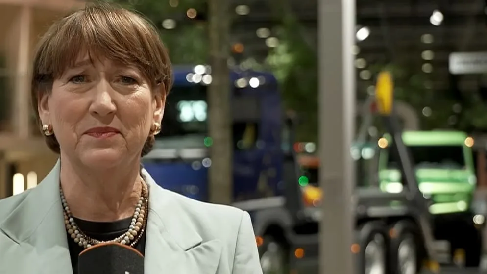 „Wenn die Politik die Stromnetze nicht baut, dann kommen diese Lkw nicht in den Mark“
