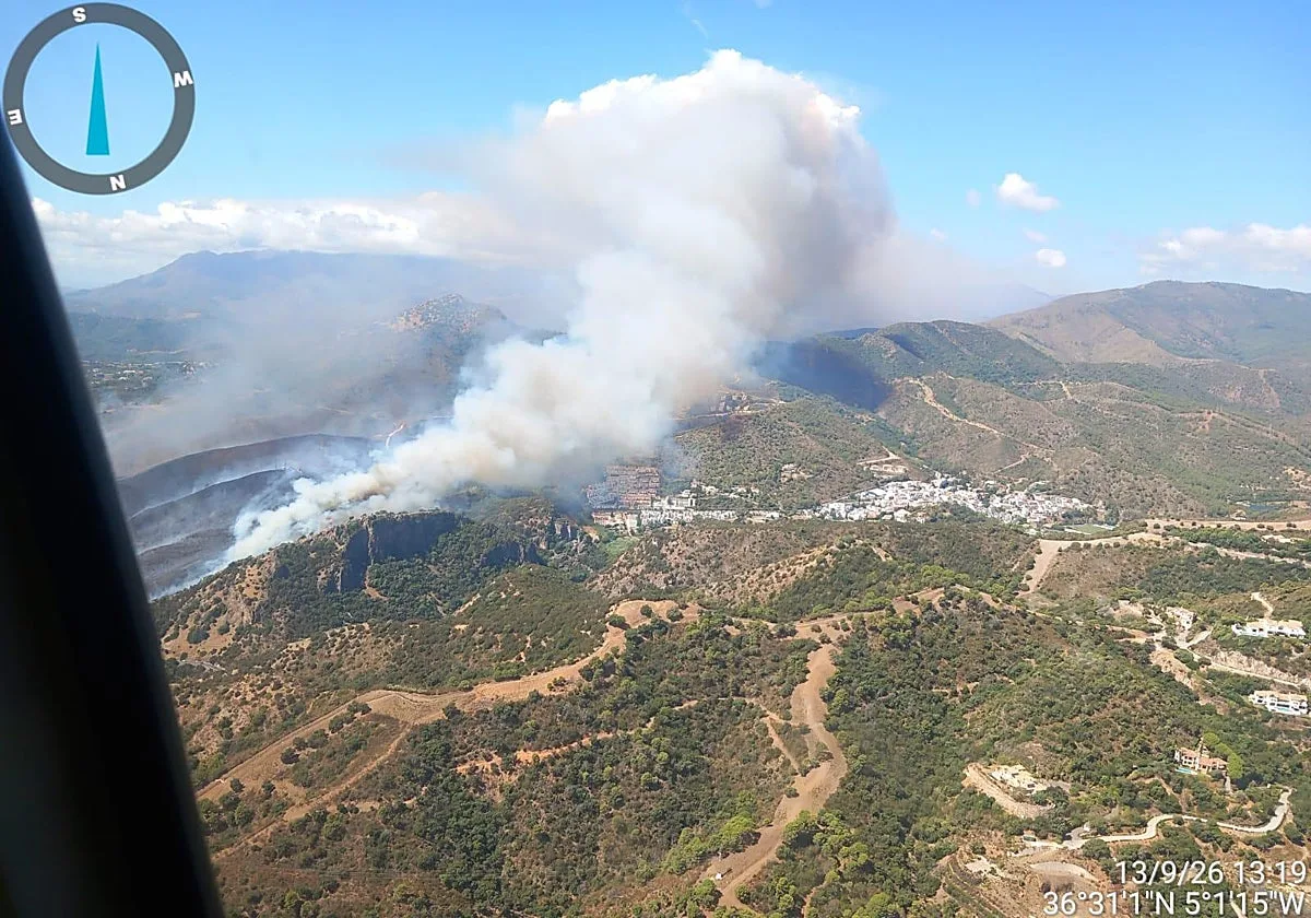 Elevada a fase de emergencia 1 el incendio de Benahavís en Málaga