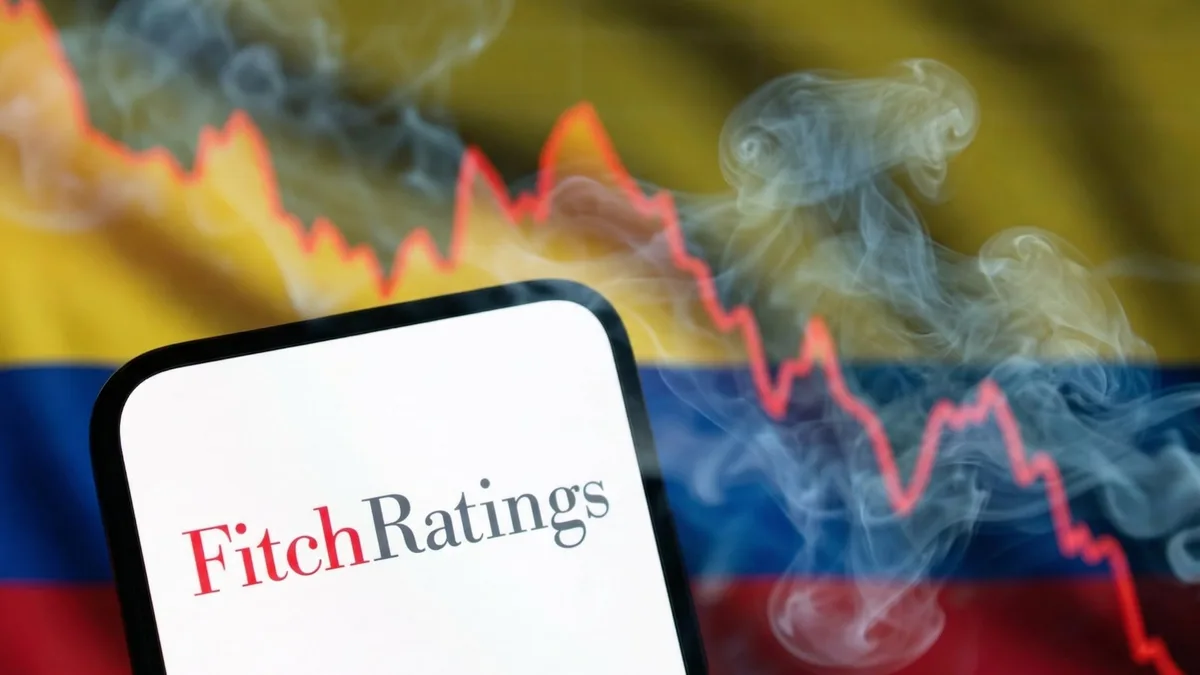 Fitch Ratings advierte que déficit fiscal de Colombia podría subir del 7% del PIB y exigir un ajuste de hasta 4% tras el terremoto