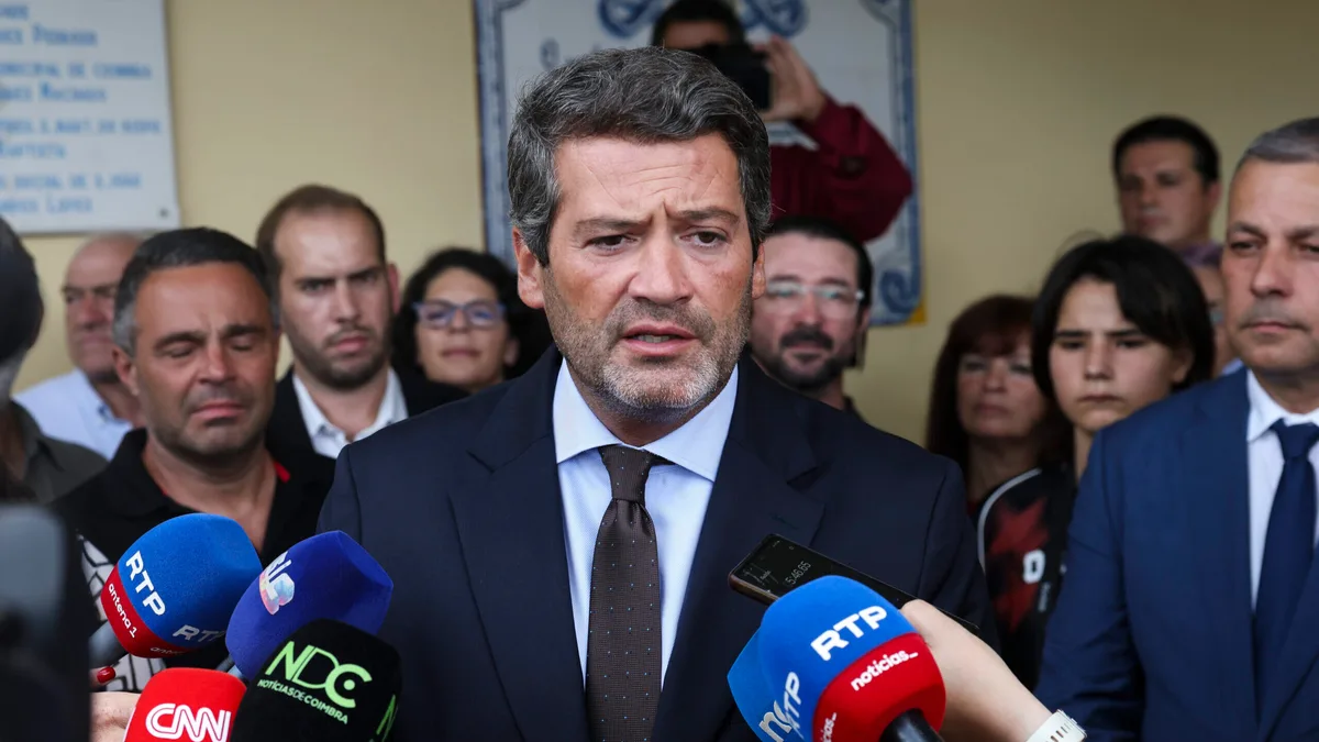 Ventura adia decisão sobre moção de censura. PS diz que caso Neves “degrada autoridade” do Estado