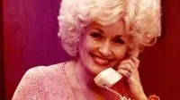 Dolly Parton inspirou Miley Cyrus, Whitney, Beyoncé e mais; relembre