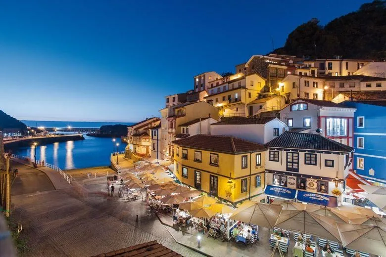 Cinco ideas para viajar en septiembre y despedir el verano por todo lo alto: desde planes de montaña y playa hasta visitas culturales y turismo gastronómico