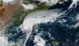 Huracán Isaías dejó a más de medio millón de personas sin luz tras tocar tierra en Florida