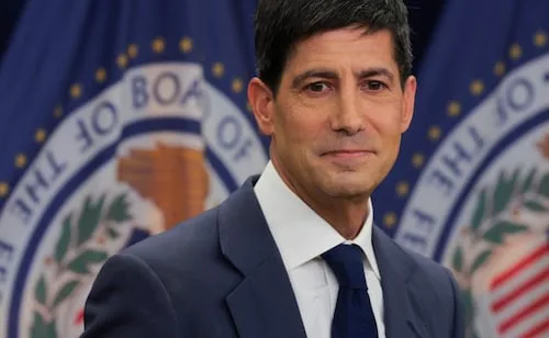 Inflación en EU es "preocupante", afirma presidente de la Fed; rechaza que política monetaria sea restrictiva
