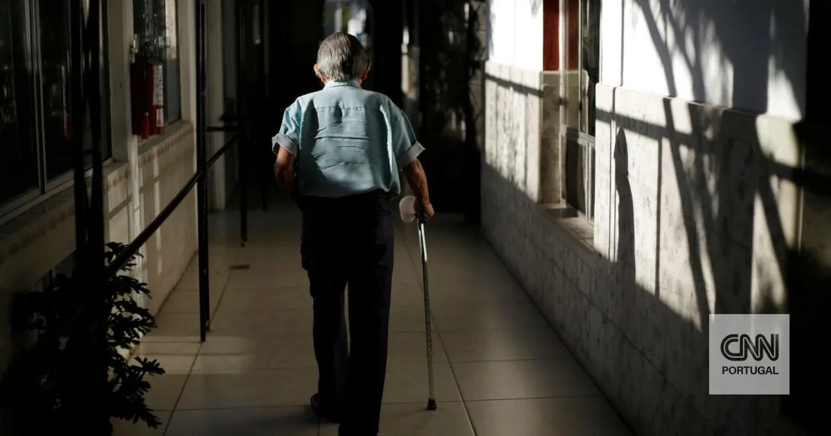 Homem terá recebido durante 20 anos a pensão de uma norte-americana que morreu na Costa Rica