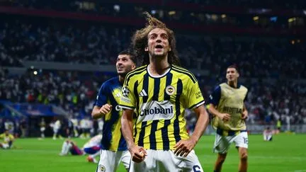 Célébrations provocantes, échauffourée sur la pelouse et dans le tunnel... Pourquoi la fin de Lyon-Fenerbahce a dégénéré autour de Mattéo Guendouzi