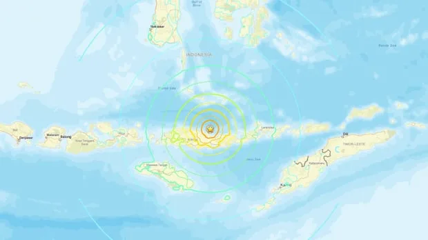 Powerful 7.7 magnitude quake hits off Indonesian coast
