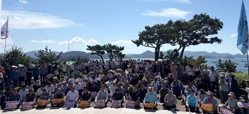 경남 농어민 "CPTPP 가입 반대"…트럭50대·어선200척 동원 시위