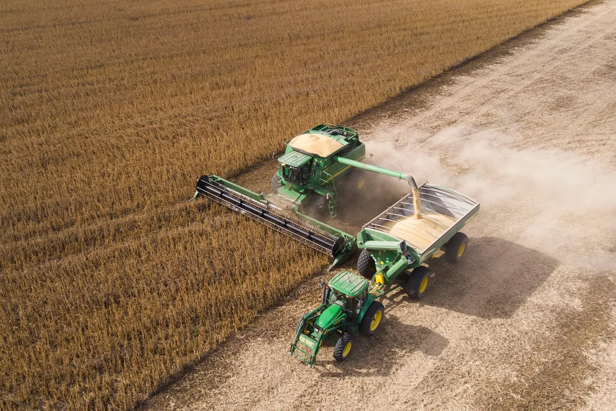 John Deere aumentó sus ingresos, pero cayó el negocio agrícola y prevé una baja de hasta el 20% en Sudamérica