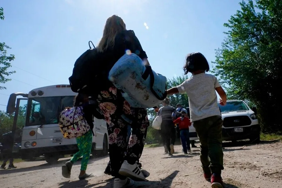 Venezolanos en EEUU enfrentan mayor vigilancia y riesgo de deportación a terceros países