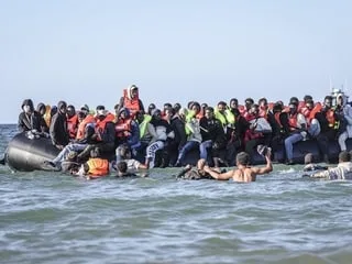 RÉCIT. Des dizaines de migrants entassés sur une embarcation de fortune pendant des heures au large du Calvados