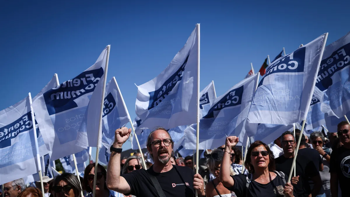 Técnicos superiores das escolas chamados a devolver milhares de euros