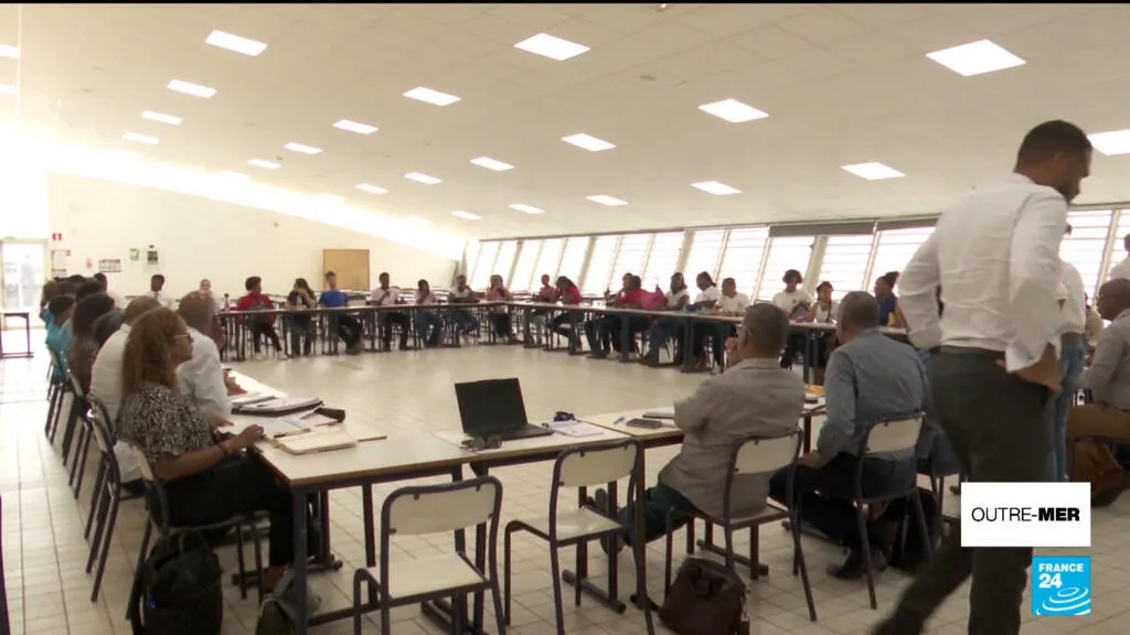 Manque d'enseignants, vétusté des établissements, classes surchargées... les lycéens en colère