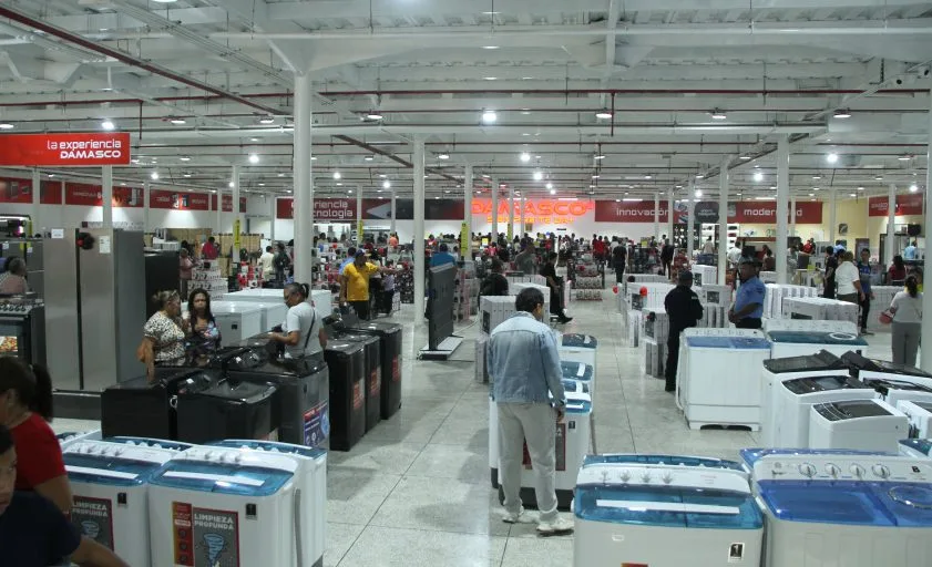 Se registran largas filas en diversas sucursales de Damasco para comprar sin inicial