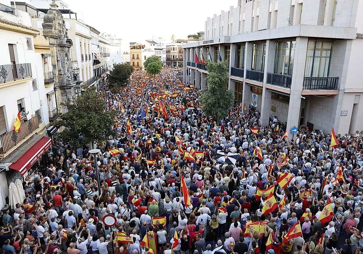 Córdoba abraza en masa a Ceuta, que «no está sola y es y será siempre española»