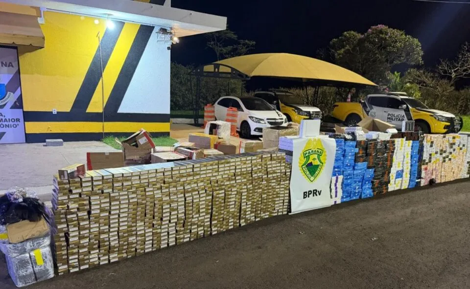 Caminhão frigorífico é interceptado na PR-445 e polícia descobre carga ilegal com cigarros, remédios para emagrecer e até maços de cabelo