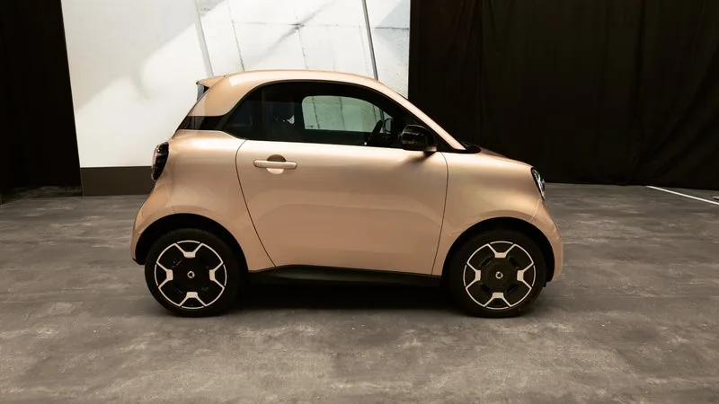 30 ans après la première Smart, la marque dévoile sa nouvelle #2 au Mondial de l'Auto et revient sur le marché des petites voitures urbaines sous la barre des 20.000 euros