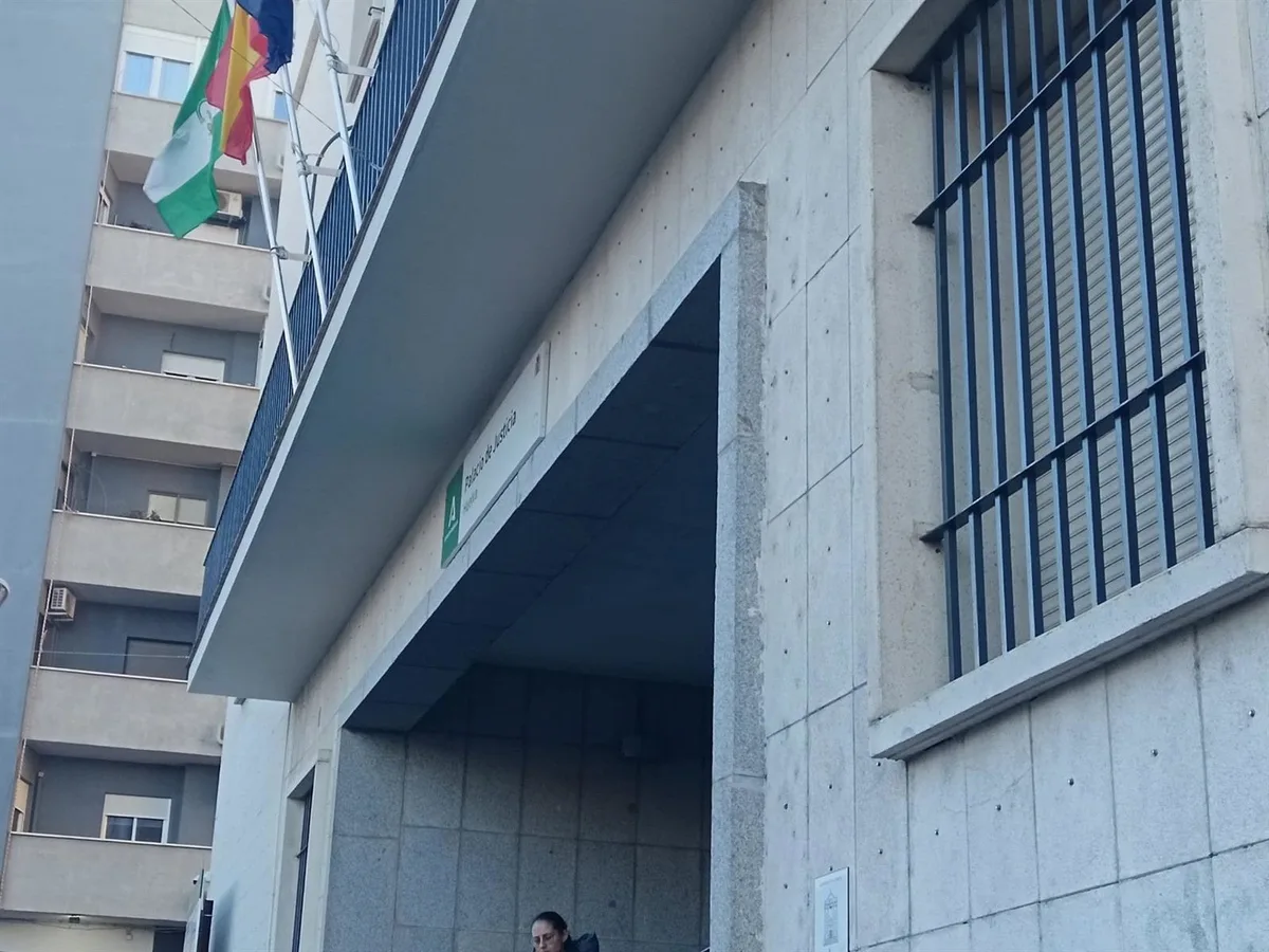 Prisión provisional sin fianza para las agresoras de un taxista de Huelva que recibió 40 puntos de sutura