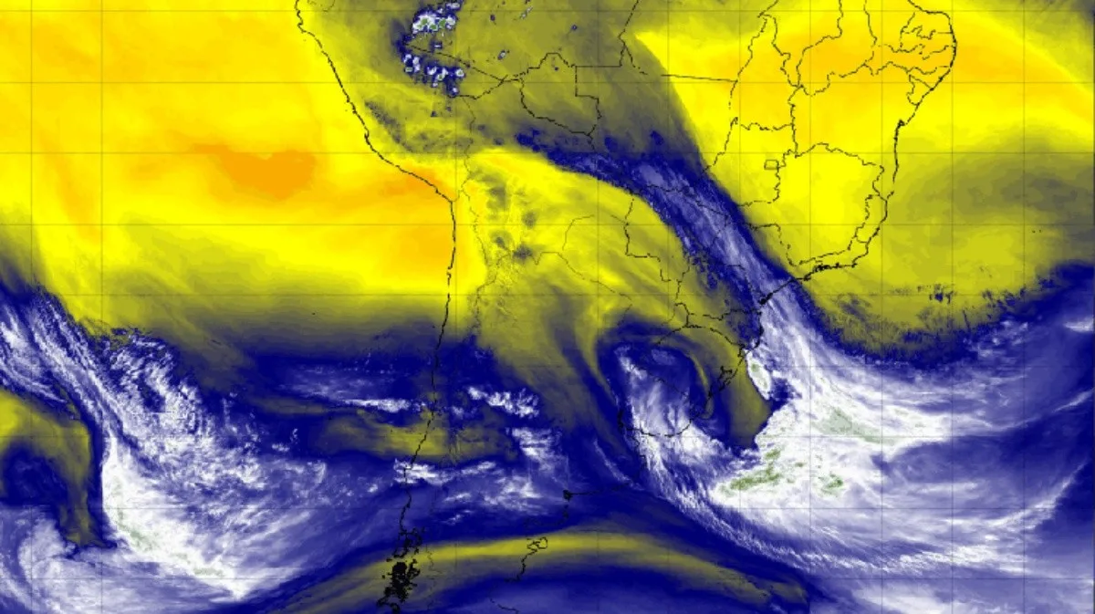 Frente fria traz ventania ao Sudeste; ciclone ainda influencia o Sul e frio aumenta no fim de semana