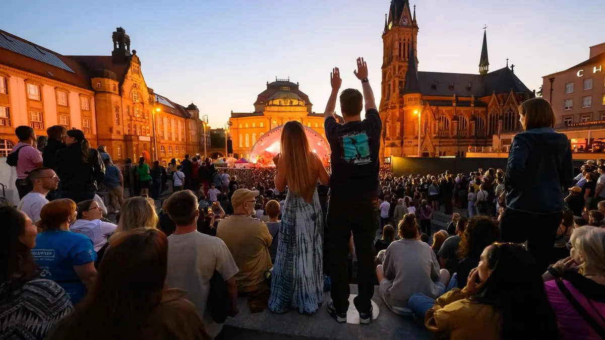 Demokratie- und Musik-Festival: Zehntausende Besucher zum «Kosmos»-Festival erwartet
