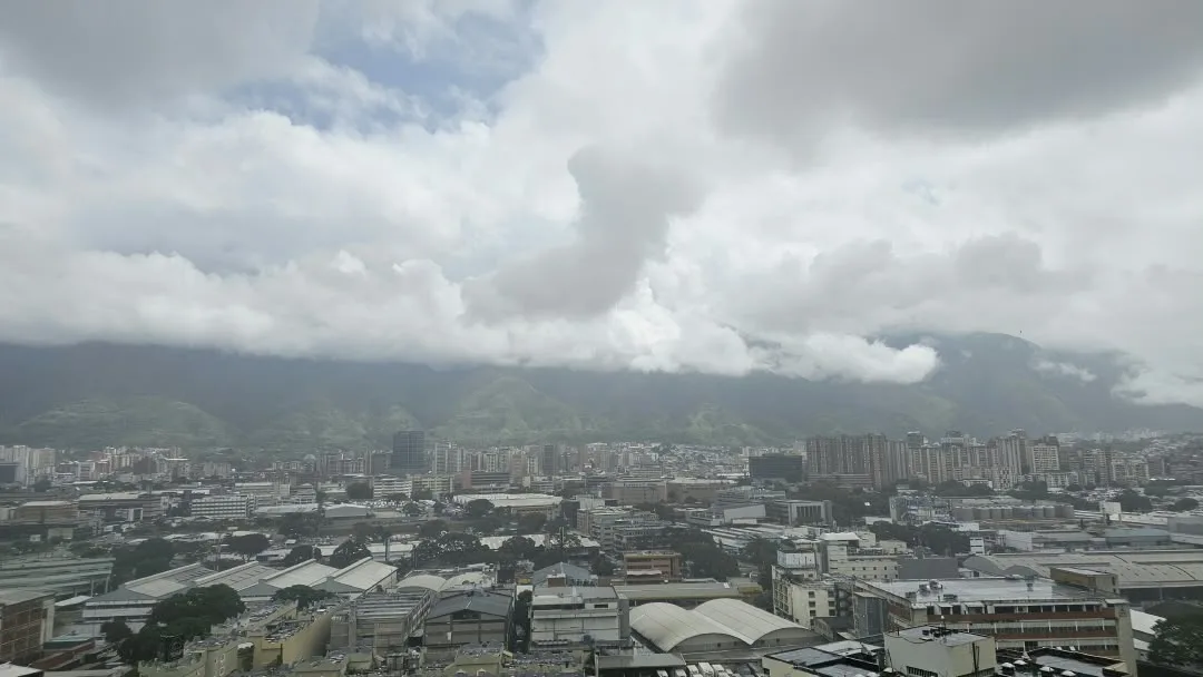 Onda Tropical 38 toca Venezuela y activa lluvias y descargas eléctricas este #17Ago