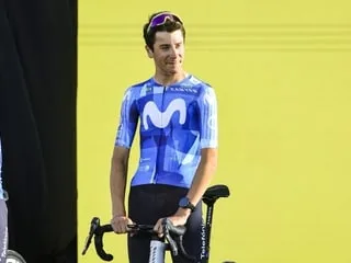 Vuelta. Le coureur de la Movistar Cian Uijtdebroeks abandonne et ne prendra pas le départ de la 5e étape