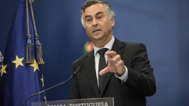 Ministro garante lugar na escola pública a todos os alunos sem colocação