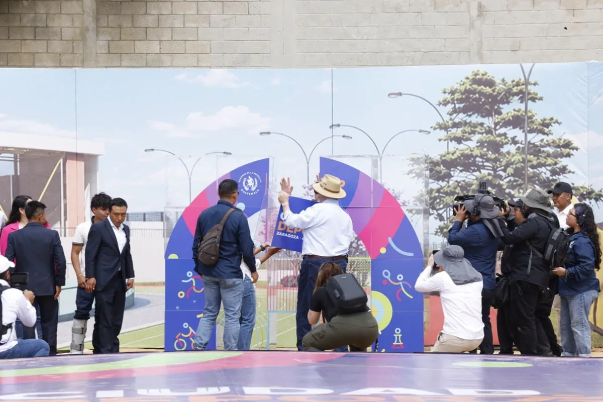 El Gobierno de Guatemala coloca la primera piedra de la Ciudad Deportiva de Zaragoza en Chimaltenango