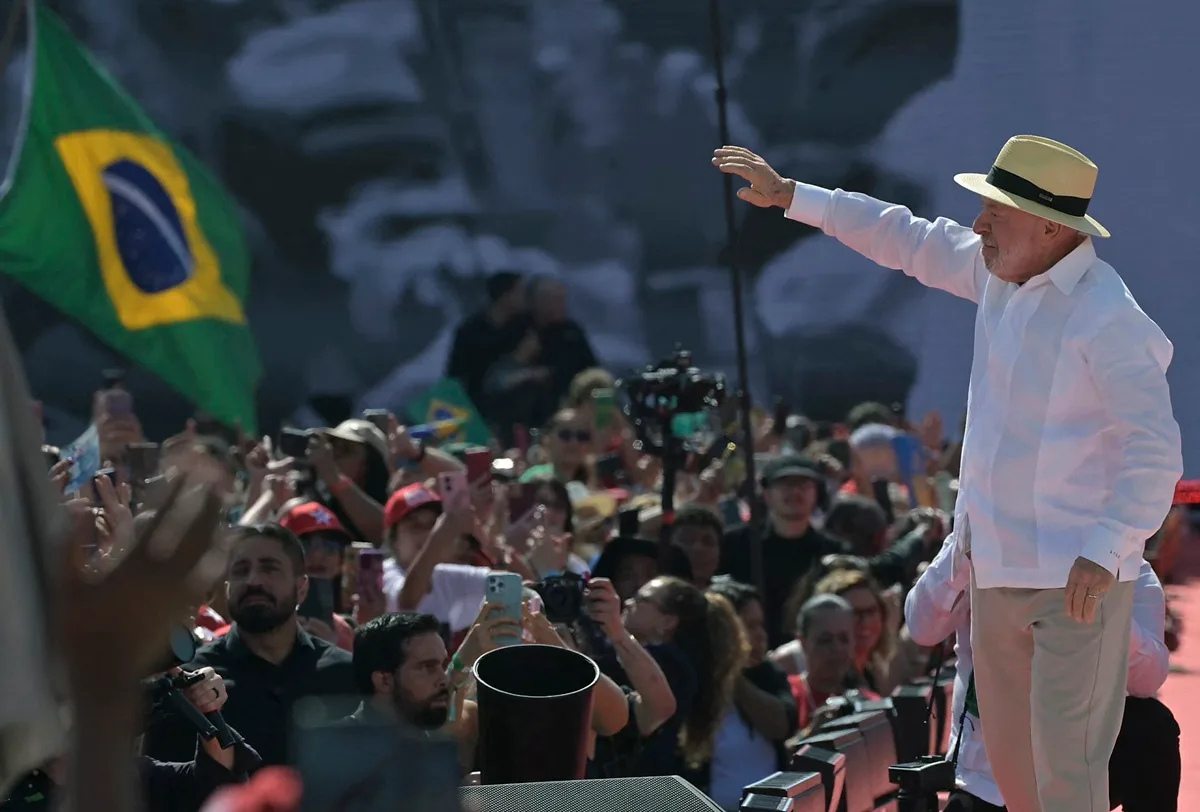 PT aposta no legado de Lula para enfrentar Flávio Bolsonaro na segurança
