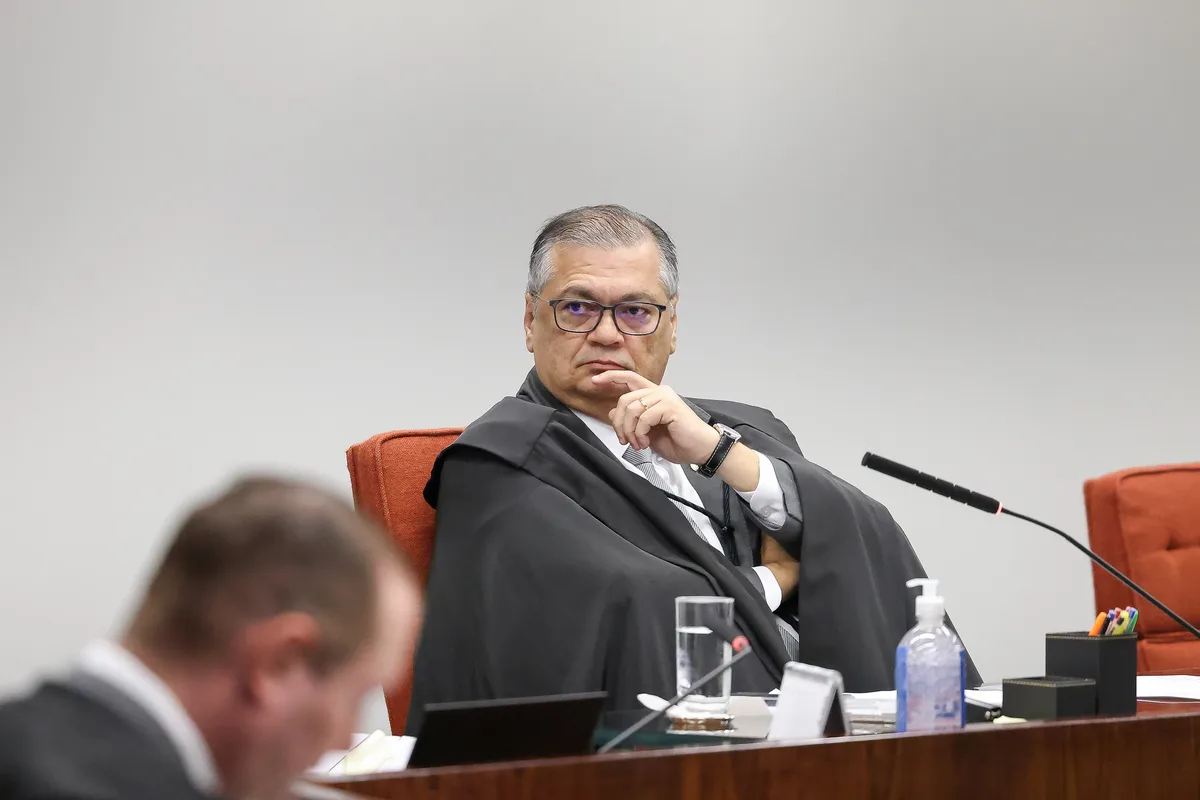 Defesa de ex-secretário do Maranhão pede suspeição de Dino