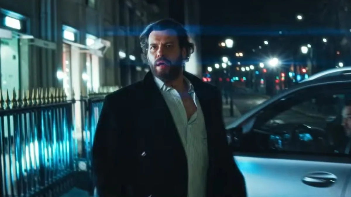 Premières images : 3 ans après Tapie, Laurent Lafitte de retour sur Netflix en robe d'avocat... et ça s'annonce palpitant !