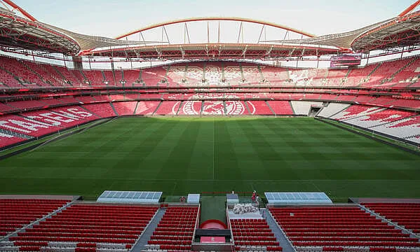Benfica apela aos sócios para não usarem pirotecnia antes do jogo com o Celtic