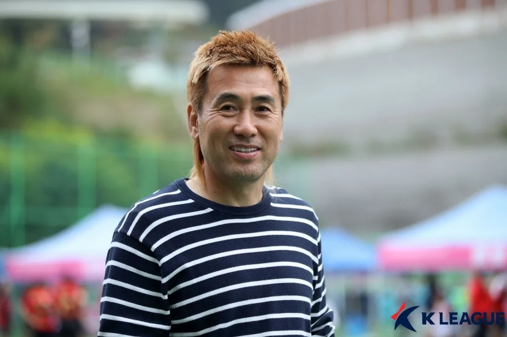 아들 논란에 고개 숙인 김병지, SNS선 ‘맞불 폭로’···유튜버·언론사 대표 의혹 제기
