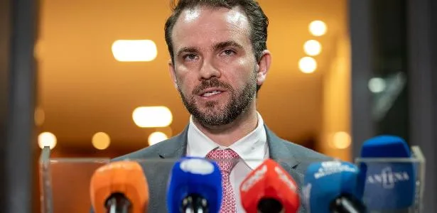 Mercado 'procura previsibilidade na família Bolsonaro?', diz Dario Durigan