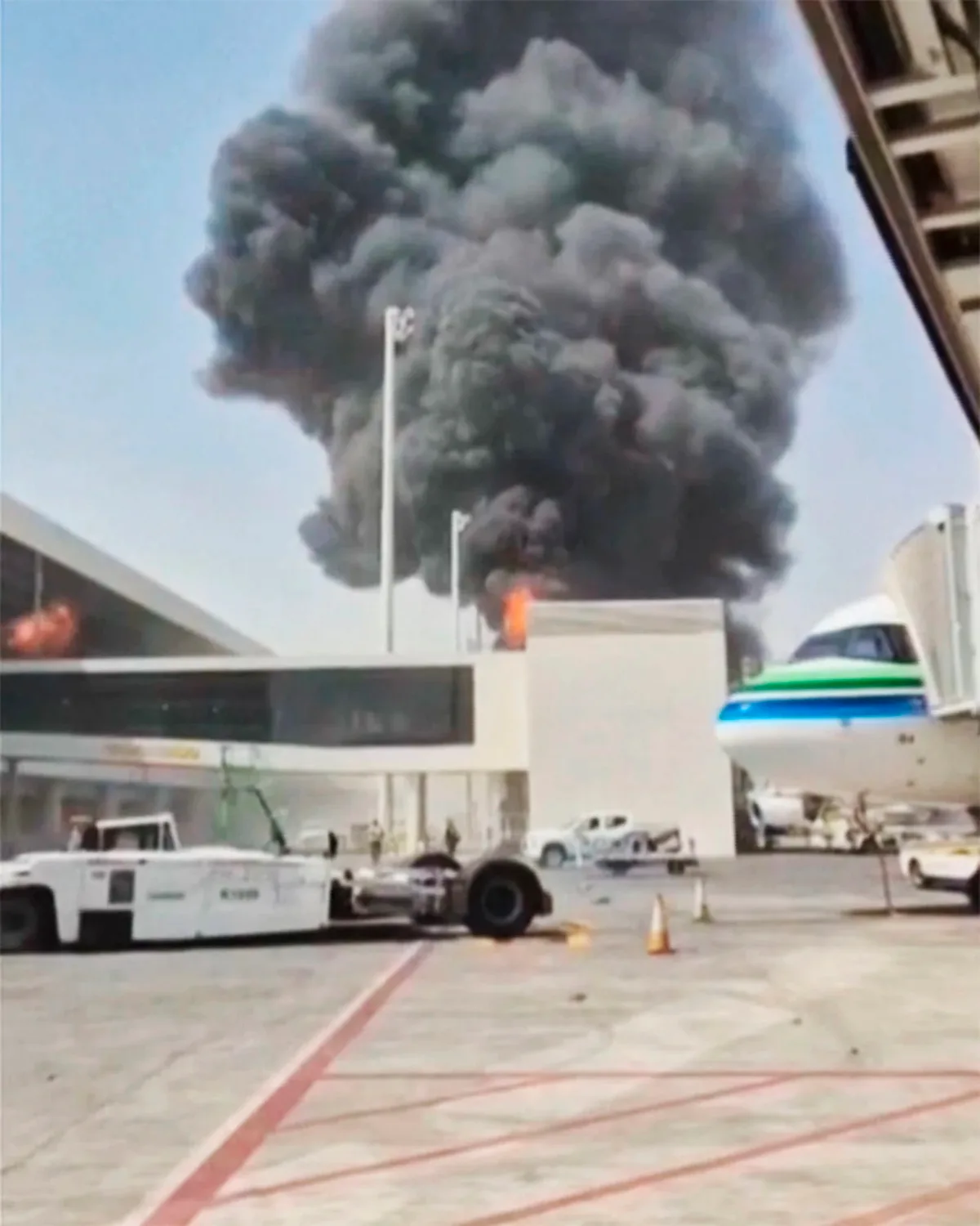 Decenas de heridos en el aeropuerto de Riad tras un presunto ataque con misil lanzado por los hutíes