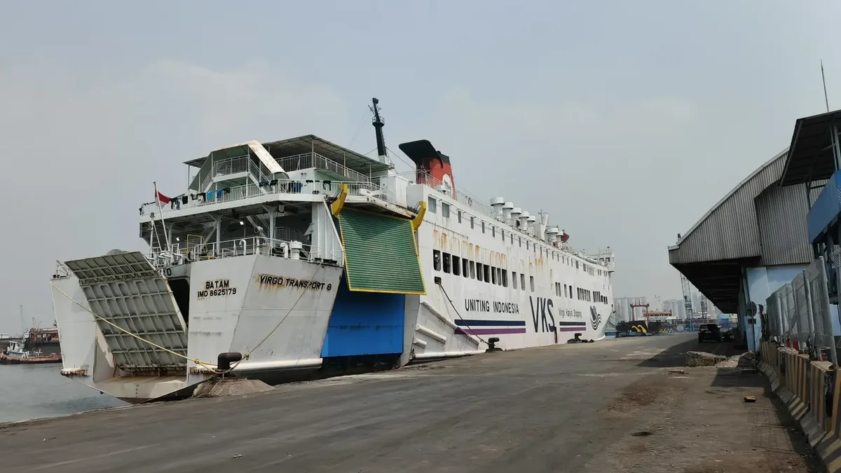 Search for Indonesian passenger ship which has lost contact