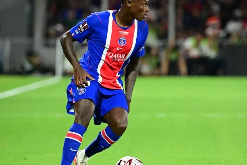 Nuno Mendes, Benjamin André, Mahdi Camara... qui sont les joueurs suspendus pour la première journée de la saison 2026-2027 de Ligue 1 ?
