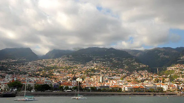 Céu muito nublado e possibilidade de aguaceiros no norte e terras altas