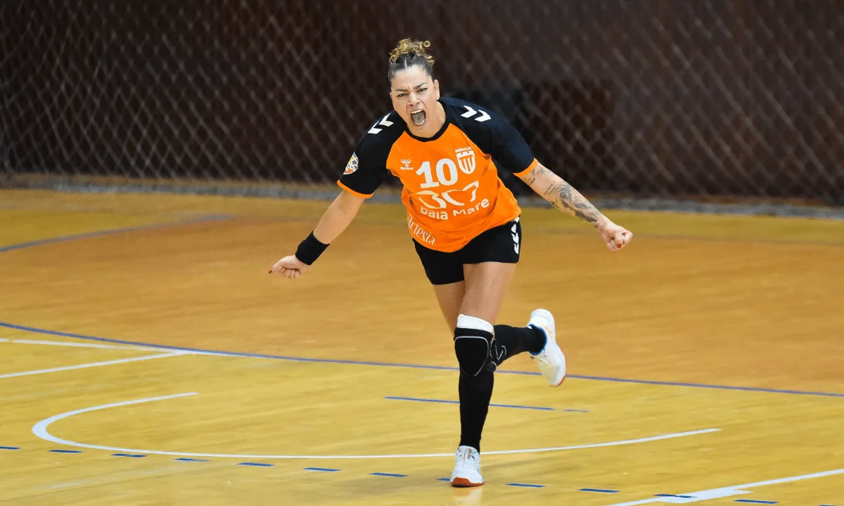 Jéssica Quintino brilha com nove gols e tira 100% do adversário na Romênia