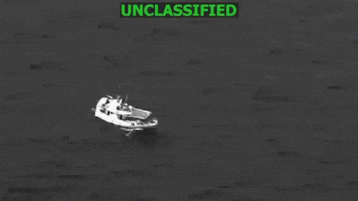 VÍDEO: EUA interceptam e explodem barco usado por grupo considerado terrorista em operação com Equador