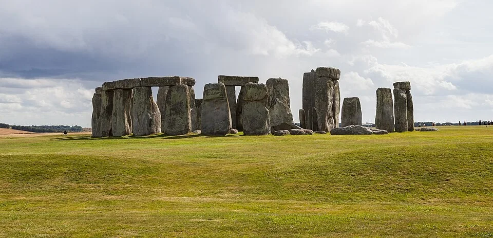 Estudo dá nova explicação sobre como pedra de Stonehenge foi parar no local