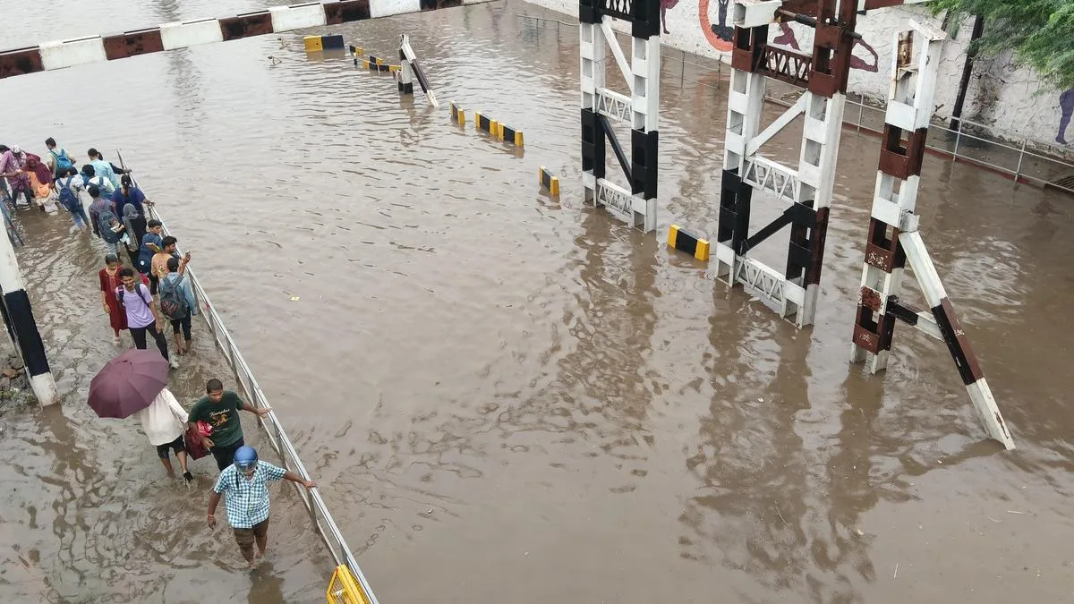 Waterlogged roads cause traffic jams as heavy rain pounds Vijayawada