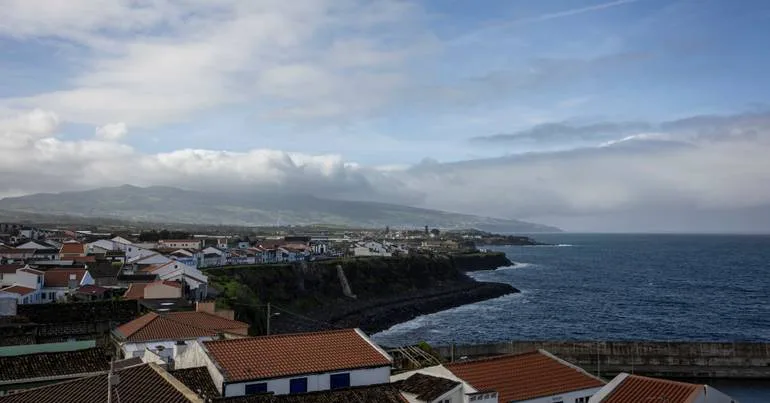 Veleiro à deriva nos Açores: dois franceses resgatados