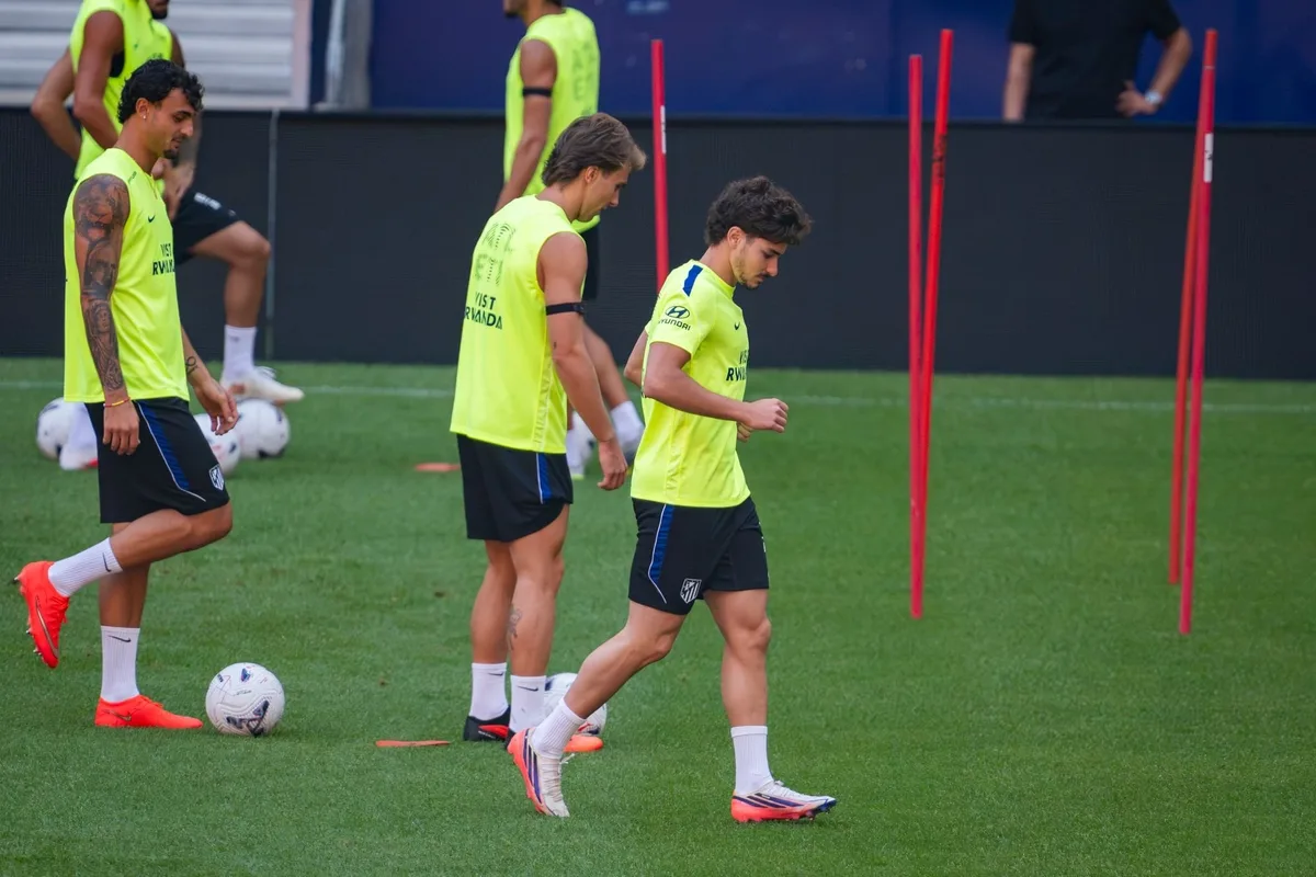 El futuro de Julián Alvarez: Barcelona no se rinde y Simeone dice que es el mejor que tienen en el Aleti