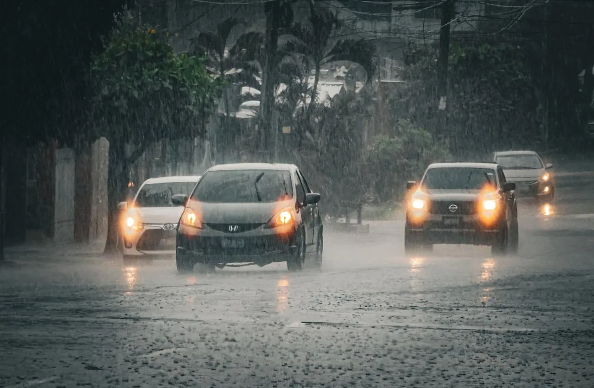 Una onda tropical e inestabilidad en el Pacífico prolongarán el clima lluvioso en El Salvador