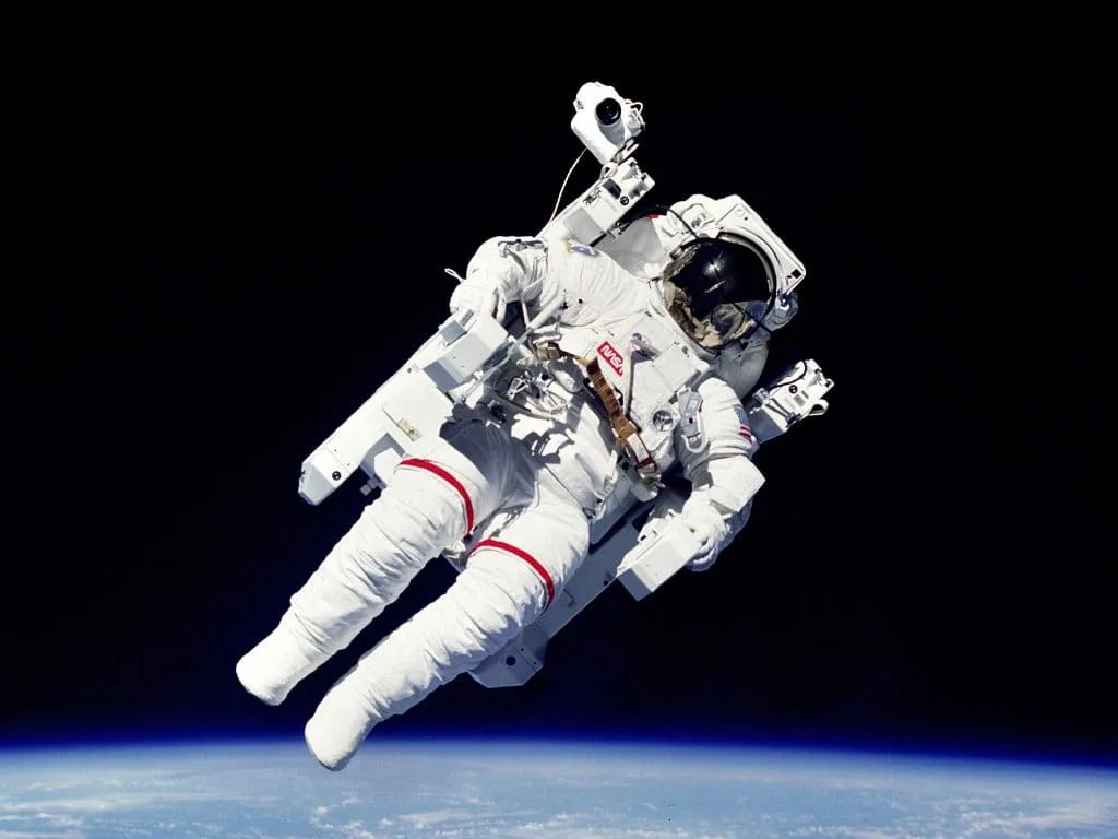 O espaço tem cheiro? Astronautas relatam um odor metálico