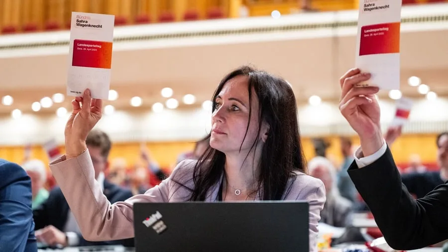 Parteiquerelen: Brombeer-Koalition bröckelt: Zwei BSW-Leute scheren aus