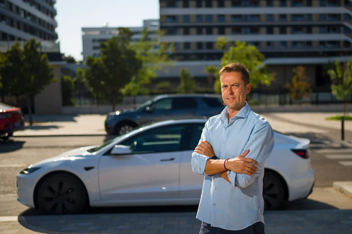 Atrapados en el Plan Moves III por la derrota parlamentaria del Gobierno: "Me he quedado sin 7.000 euros de ayuda y sin mi coche anterior"