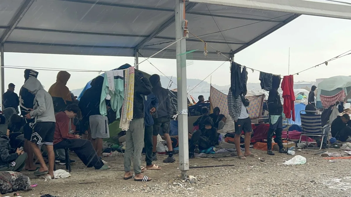 El Gobierno da por recuperada la normalidad en Ceuta tras terminar de desalojar de las playas los asentamientos en los que vivían miles de migrantes